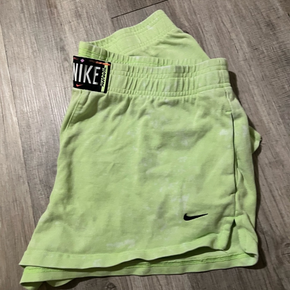 Nike Women's Neon Green Athletic Shorts Size Medium
